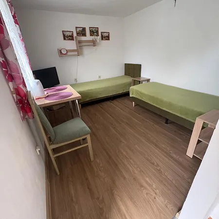 Akacja Z Lazienkami Apartment *